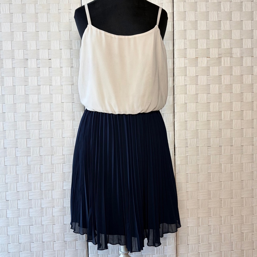 I.N. San‎ Francisco Cami Mini Dress Cream Navy Blue Pleated Chiffon Size Medium